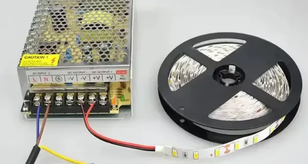 ولتاژ کاری (12V, 24V, 220V): عامل پنهان در مصرف کل!